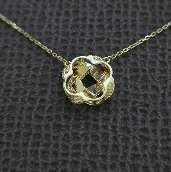 Rachel Zoe Gold💛 Stationary Love♥️ Knot🪢 Pendant Necklace - NWT - Picture 5 of 15